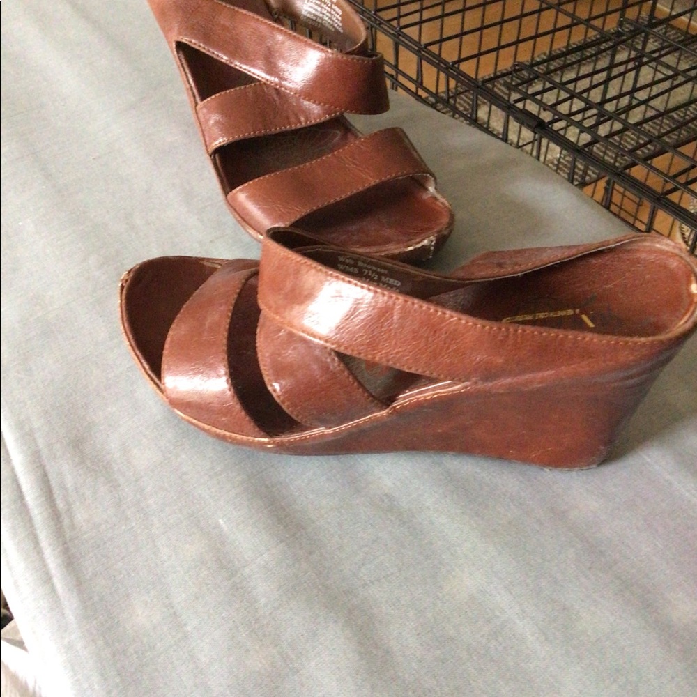 Women’s shoes size 7/12